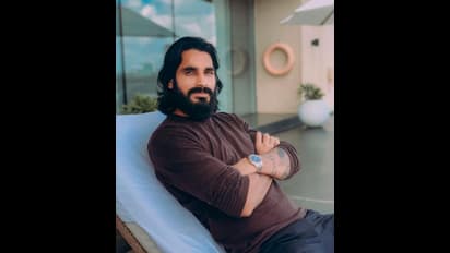 মনের ডিফেন্স ভেঙে গোল দাগলেন রুশ সুন্দরী, প্রেম ও রোমান্সে হাবুডুবু খাচ্ছেন সন্দেশ