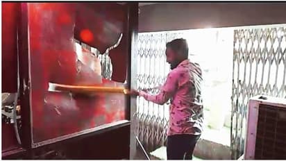 BJP के पूर्व विधायक के समर्थकों की गुंडागर्दी, हुक्का लाउंज में किए तोड़फोड़, बोले-युवाओं को बनाया जा रहा आतंकी