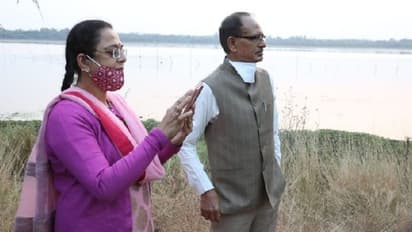 CM शिवराज ने नए अंदाज में पत्नी के साथ मनाया वैलेंटाइन-डे, सामने आईं तस्वीरें...