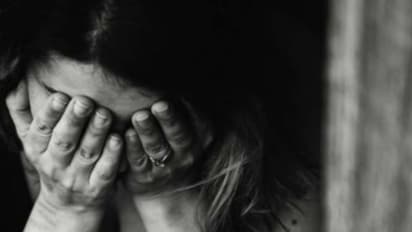 దారుణం : భార్యమీద ముగ్గురు తమ్ముళ్లతో అత్యాచారం... ఓ భర్త పైశాచికం.. !!