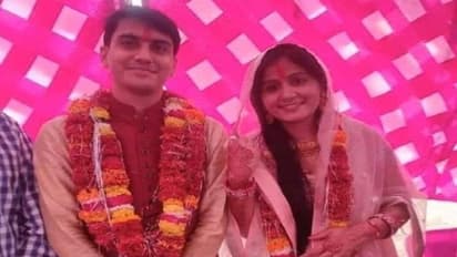 जेल से निकली SDM पिंकी ने वैलेंटाइन डे पर जज की सगाई, शादी के कार्ड पर लिखी ऐसी लाइन कि आने लगे कमेंट्स