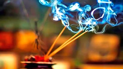 পুজোয় ব্যবহৃত এই উপাদান বদলে দিতে পারে জীবন, কাজে লাগান জ্যোতিষশাস্ত্রের এই টোটকা