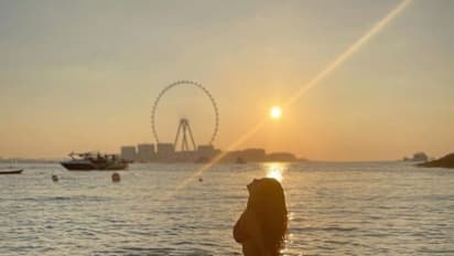 KGF ನಟಿಯ ಬೀಚ್ ಫನ್: ಮರಳಲ್ಲಿ ಬಿದ್ದ ಮೌನಿ ರಾಯ್