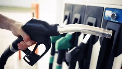 Oil Price Today-একটানা ১০ দিন অপরিবর্তিত পেট্রল ও ডিজেলের দাম,জেনে নিন আজকের দাম