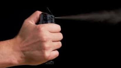 ಕಾನ್ಸ್ಟೇಟೇಬಲ್ ಮೇಲೆ ಪೆಪ್ಪರ್ ಸ್ಪ್ರೇ ಮಾಡಿ ಡ್ರ್ಯಾಗರಿಂದ ಹಲ್ಲೆಗೈದ ರೌಡಿ