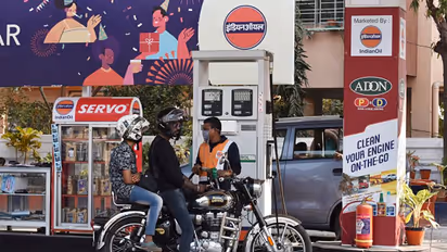 আজ ডিজেলের দাম ১০০ ছুঁইছুঁই কলকাতায়, কী দাম পেট্রোলের, জানুন সারা দেশের জ্বালানীর দর