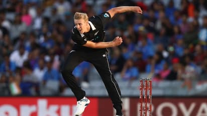 రిటర్న్ క్యాచ్ను నాటౌట్గా ప్రకటించిన థర్డ్ అంపైర్... ఆర్సీబీ ప్లేయర్కి భారీ జరిమానా...