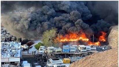 ഒമാനിലെ വാദി കബീർ വ്യവസായ മേഖലയിൽ വൻ അഗ്നിബാധ