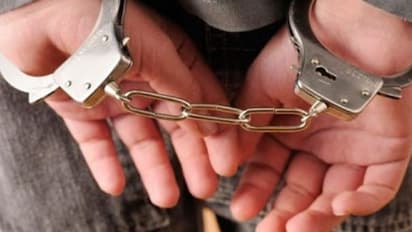 আধার কার্ডের সঙ্গে রেশন কার্ডের লিংক করানোর নামে প্রতারণা, যুবককে গাছে বেঁধে গণধোলাই