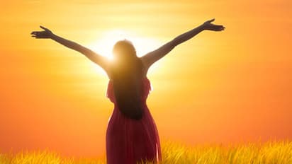 కాసేపు ఎండలో కూర్చుంటే ఇన్ని లాభాలున్నాయా? 