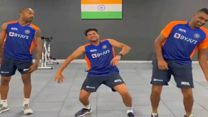 ‘వాతీ కమింగ్’ డ్యాన్స్ అదరగొట్టిన అశ్విన్, హార్దిక్