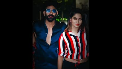 ஷிவானியின் பிறந்தநாளுக்கு கேக் ஊட்டி விட்டு... செல்ஃபியில் தெறிக்கவிட்ட பாலாஜி..! வைரல் போட்டோஸ்..!