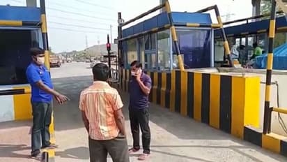 పెద్దపల్లి టోల్ గేట్ లో కరోనా కలకలం.. పదిమందికి పాజిటివ్ ( వీడియో )