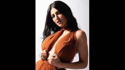 காதலன் பிறந்தநாளில் ஓவர் நெருக்கம் காட்டிய ஸ்ருதி..! வைரலாகும் புகைப்படங்கள்!