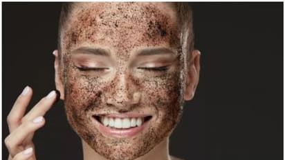 മുഖത്തെ കറുത്ത പാടുകള് മാറാൻ അൽപം കാപ്പി പൊടി മതിയാകും