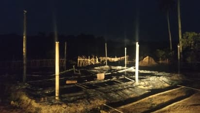 എറണാകുളത്ത് സിനിമാ ഷൂട്ടിങ് സെറ്റ് തീവെച്ച് നശിപ്പിച്ചു