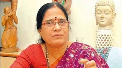 చిన్నమ్మ వాణిదేవికి ఎమ్మెల్సీ టికెట్: కేసీఆర్ మీద భగ్గుమన్న పీవీ మనవడు