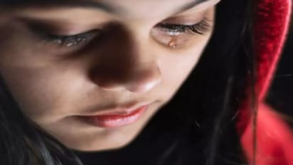 కారణం లేకుండా ఏడుస్తున్నారా? అయితే ఈ విషయాలు తెలుసుకోవాల్సిందే..