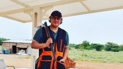 எப்படி மரியாதை கொடுக்கணும்னு 'தல'-யை பார்த்து தான் கத்துக்கணும்! வைரலாகும் வீடியோ..!