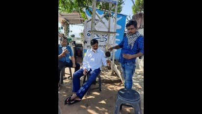 ರಸ್ತೆ ಬದಿ ಟೀ ಸೇವನೆ : ಸಚಿವ ರಮೇಶ್ ಜಾರಕಿಹೊಳಿ ಫೋಟೊ ವೈರಲ್