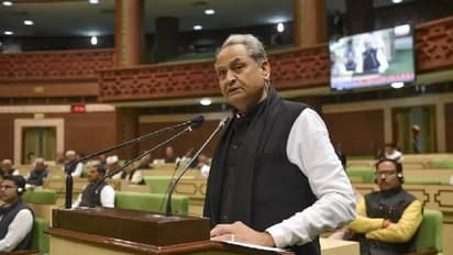 राजस्थान बजट: गौशालाओं के बिजली का बिल भरेगी गहलोत सरकार, महिलाओं को देंगे फ्री में सैनेट्री नेपकिन