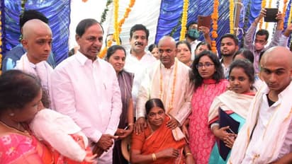 తండ్రిని కోల్పోయిన.... మంత్రి శ్రీనివాస్ గౌడ్ ను పరామర్శించిన సీఎం కేసీఆర్