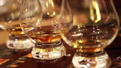 ನಾಳೆ ಅಂತಾರಾಷ್ಟ್ರೀಯ ವಿಸ್ಕಿ ದಿನ | ನಿಮ್ಮ ಬಾರ್ನಲ್ಲಿ ಇರಲೇಬೇಕಾದ 10 ಪ್ರಖ್ಯಾತ ಬ್ರ್ಯಾಂಡ್ಗಳು!