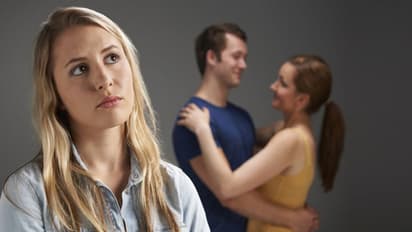 ఇదో కన్ఫ్యూజ్డ్ లవ్ స్టోరీ... భర్త మోసం చేశాడని..