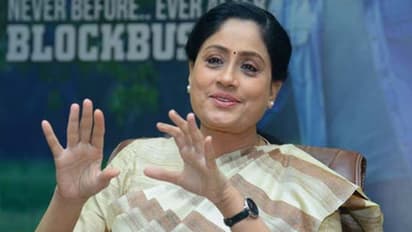 కవిత ఒక్క దాని మీదనే కాదు..టీఆర్ఎస్ నేతలందరి మీదా దాడులు జరగాలి.. విజయశాంతి