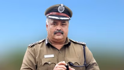 இந்த வழக்கை இங்கே விசாரிக்காதீங்க... விசாரிக்கும் நீதிபதியிடமே மனுக் கொடுத்த டி.ஜி.பி. ராஜேஷ் தாஸ்..!