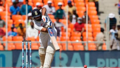 రోహిత్ శర్మకు షాక్ ఇచ్చిన బెన్ స్టోక్స్... 49 పరుగుల వద్ద అవుటైన హిట్ మ్యాన్...