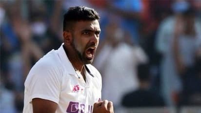 ஹர்பஜன் - அஷ்வின் இருவரில் யார் பெஸ்ட் ஆஃப் ஸ்பின்னர்..? மழுப்பாமல் ஓபனா பதில் சொன்ன கம்பீர்