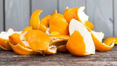 മുഖത്തെ കറുത്ത പാടുകൾ മാറാന്‍ ഓറഞ്ചിന്‍റെ തൊലി ഇങ്ങനെ ഉപയോഗിച്ചുനോക്കൂ...