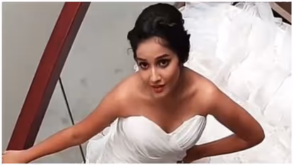 காதலை ஏற்காவிட்டால் தற்கொலை..? அனிகாவிற்கு அதிர்ச்சி கொடுத்த ரசிகர்..! வைரல் வீடியோ...