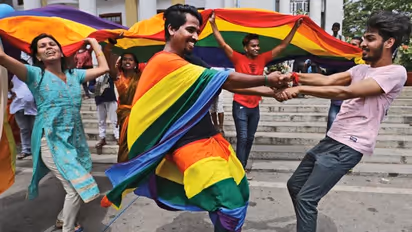 గే కమ్యూనిటీ సమస్యలపై కమిటీ .. సుప్రీంకోర్టులో కేంద్రం హామీ..