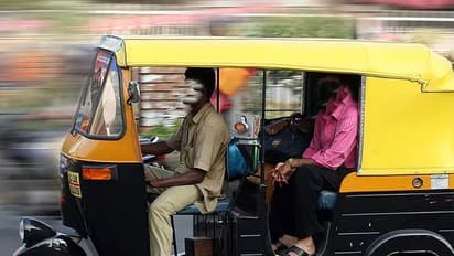 ప్రియుడి మీద కోపం.. ఆటో నుంచి కిందపడి యువతి మృతి