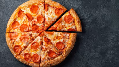 ಪಿಜ್ಜಾದ ಒಂದು ಸ್ಲೈಸ್ ಜೀವನದ 8 ನಿಮಿಷವನ್ನು ಕಡಿಮೆ ಮಾಡುತ್ತಂತೆ