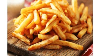 టైం పాస్ కోసం చిప్స్, ఫ్రెంచ్ ఫ్రైస్ లాగిస్తున్నారా..? ఏమౌతుందో తెలుసా?