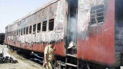 Godhra: கோத்ரா கலவரத்தில் 17 பேர் கொலை வழக்கு: குற்றம்சாட்டப்பட்ட 22 பேரை விடுதலை செய்தது குஜராத் நீதிமன்றம்