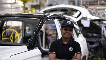 ದೇಶದಲ್ಲೇ ಪ್ರಥಮ ಬಾರಿಗೆ ಸಂಪೂರ್ಣ ಮಹಿಳಾ ಸಿಬ್ಬಂದಿಯಿಂದ MG ಹೆಕ್ಟರ್ ಕಾರು ನಿರ್ಮಾಣ!