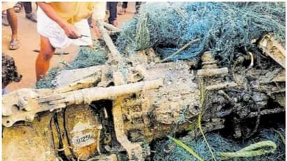 വലയില് കുരുങ്ങിയത് കൂറ്റന് മീനെന്ന് കരുതി വലിച്ചുകയറ്റി; ലഭിച്ചത് വിമാന എന്ജിന്?