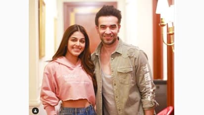 Alaya F shares a picture with Punit Malhotra, wondering why? Read this