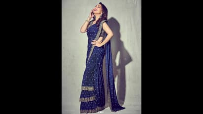 ನೀಲ ಸೀರೆಯಲ್ಲಿ ಧಕ್-ಧಕ್ ಚೆಲುವೆ ಮಿಂಚಿಂಗ್..!