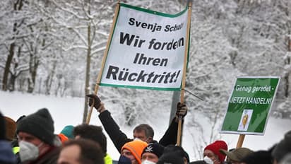 ট্রাক্টর মিছিলে অবরুদ্ধ এবার জার্মানিও - সরকারের বিরুদ্ধে রাস্তায় কৃষকরা, দেখুন ছবিতে ছবিতে