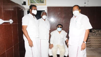 அதிமுக - தேமுதிக தொகுதி பங்கீட்டில் இழுபறி..! 2 மணி நேரமாக நீடிக்கும் பேச்சுவார்த்தை