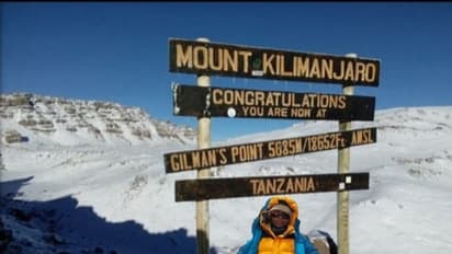 మంచిమనసుకు దక్కిన అరుదైన గౌరవం... కిలిమంజారో శిఖరాగ్రాన కలెక్టర్ గంధం చంద్రుడు