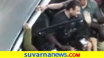 ಮಧ್ಯರಾತ್ರಿ 1 ಗಂಟೆಗೆ ಹುಬ್ಬಳ್ಳಿಯಲ್ಲಿ ದರ್ಶನ್‌ ನೋಡಲು ಬಂದ ಫ್ಯಾನ್ಸ್‌ಗೆ ಲಾಠಿಚಾರ್ಜ್!