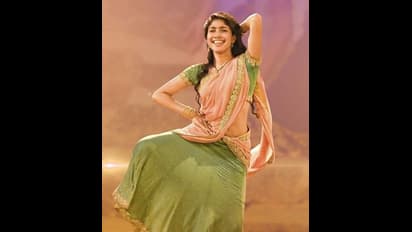 பாவாடை தாவணி அழகில்... ரசிகர்களை வளைத்து போட்ட சாய் பல்லவி..! வேற லெவல் போட்டோஸ்..!