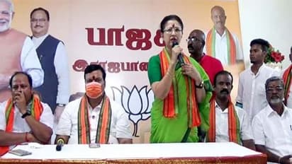 பிரச்சார வாகனத்தை ஓட்டிய படியே வாக்கு சேகரிப்பு... தாராபுரத்தை தெறிக்கவிட்ட நடிகை கெளதமி!