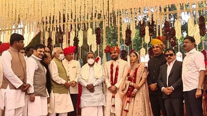 ಬೆಂಗ್ಳೂರು ರೆಸಾರ್ಟ್‌ನಿಂದಲೇ ದಿಲ್ಲಿಗೆ ಪ್ರಯಾಣ, ನವಜೋಡಿಗೆ ಶುಭ ಹಾರೈಸಿದ ಸಿದ್ದರಾಮಯ್ಯ